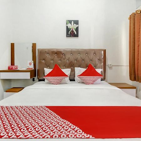 Oyo Life 3415 Penginapan Wimane Palembang Exteriör bild