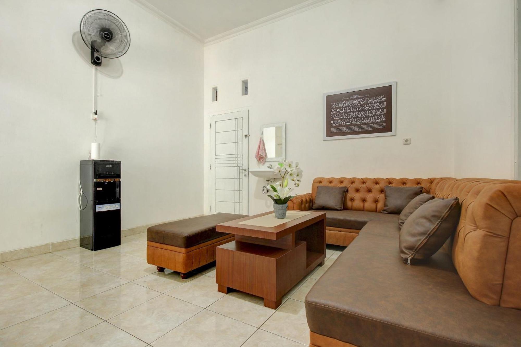 Oyo Life 3415 Penginapan Wimane Palembang Exteriör bild