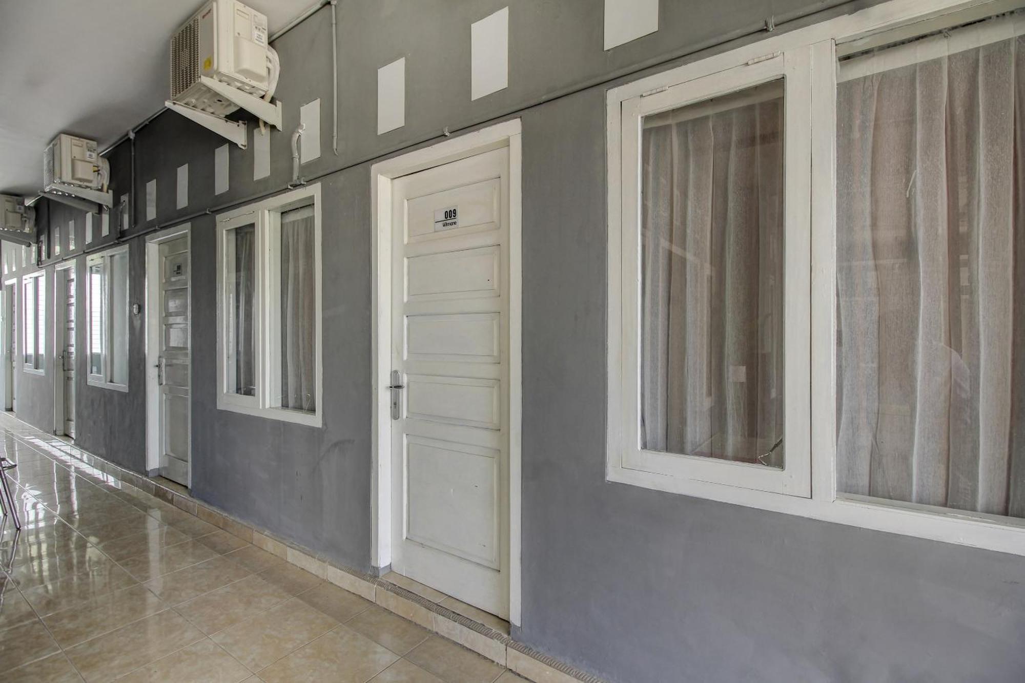 Oyo Life 3415 Penginapan Wimane Palembang Exteriör bild
