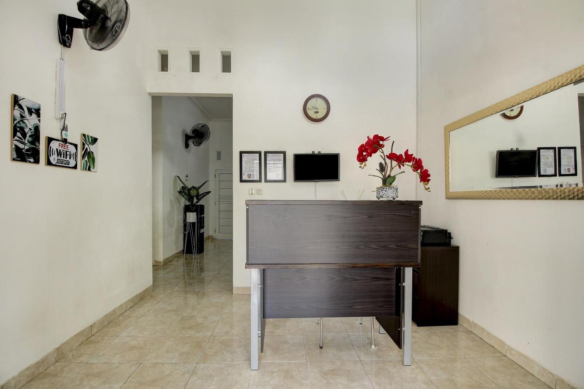 Oyo Life 3415 Penginapan Wimane Palembang Exteriör bild